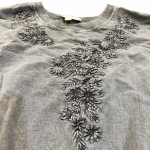 Solitaire 100% Cotton Faded Grey Floral Embroidered Crewneck Sweater size Large